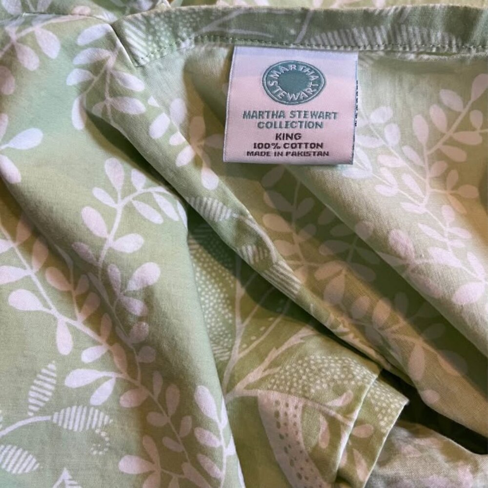 Martha Stewart Green with White Botanical Pattern King Duvet Cover Set. 2 Shams - Picture 4 of 4